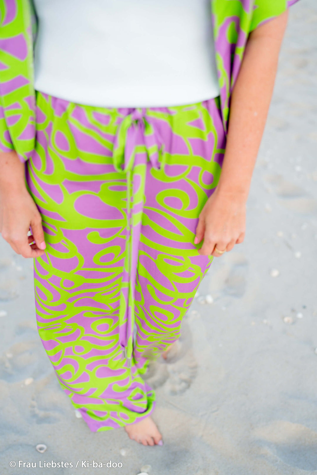 Viskose Schriftzug Limette Flieder | Love Collection Kibadoo Swafing