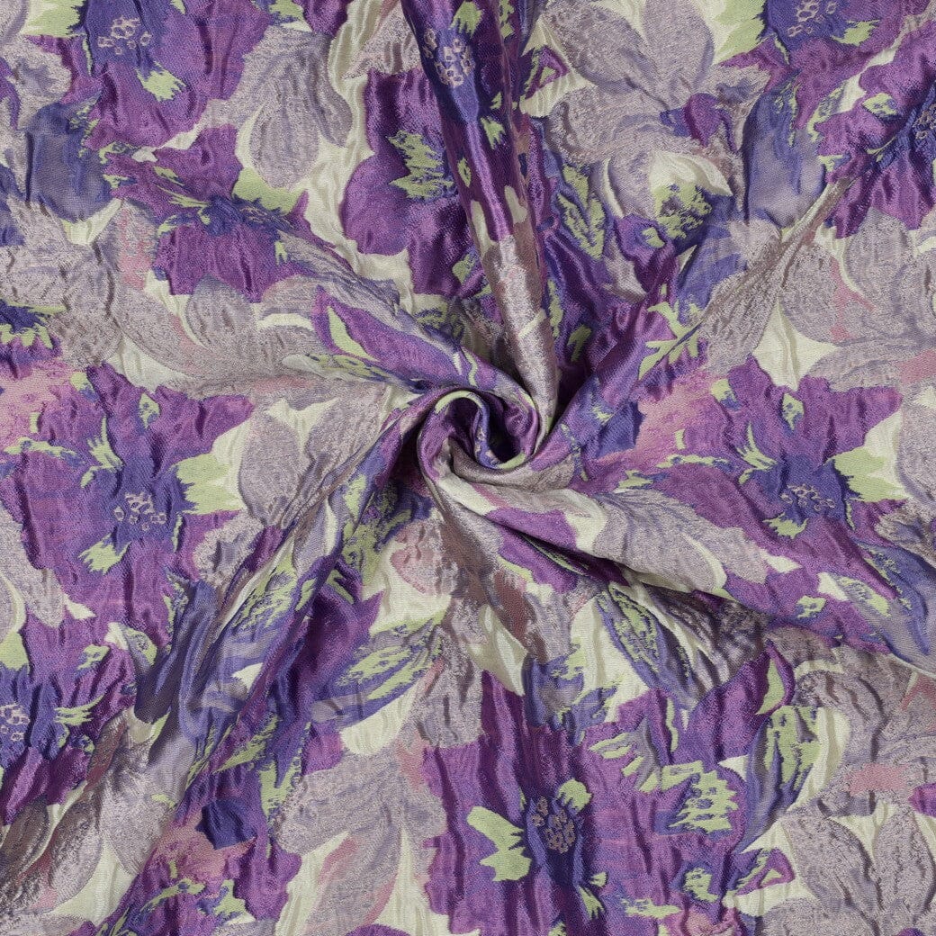 Jacquard „Violet Bloom“ – floraler Strukturstoff in Lila Fadenwunsch 