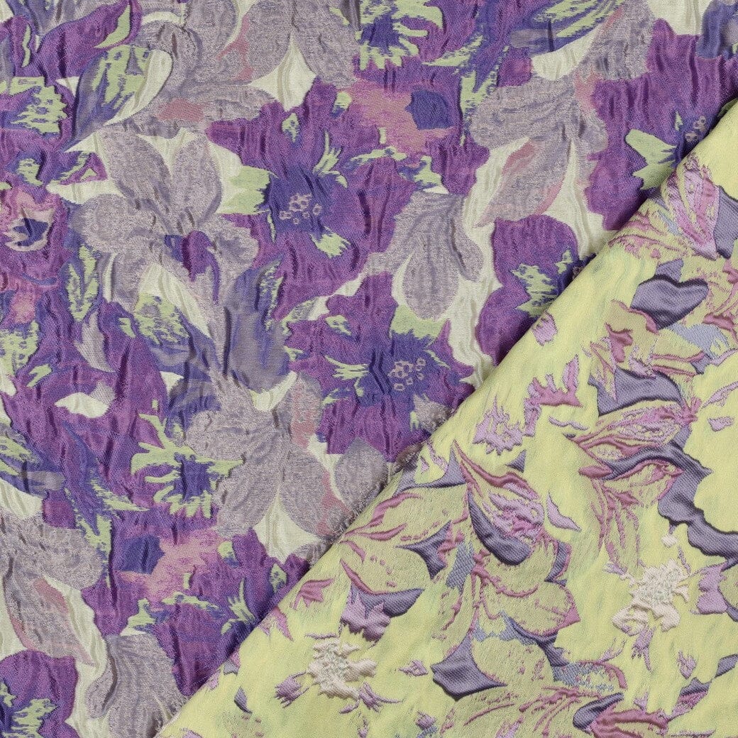 Jacquard „Violet Bloom“ – floraler Strukturstoff in Lila Fadenwunsch 