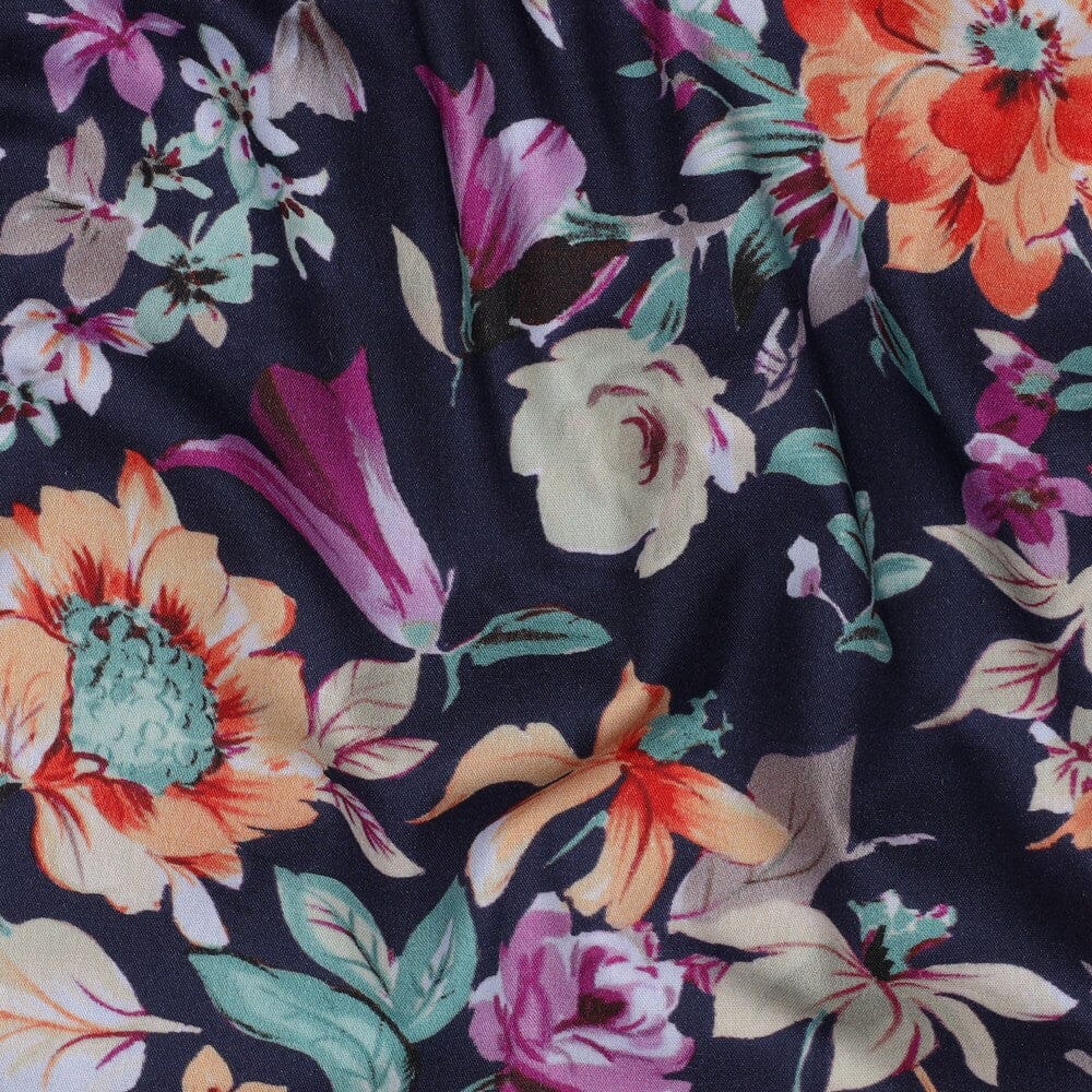 Viskose „Midnight Garden“ – eleganter Blumenprint in Dunkelblau Fadenwunsch 