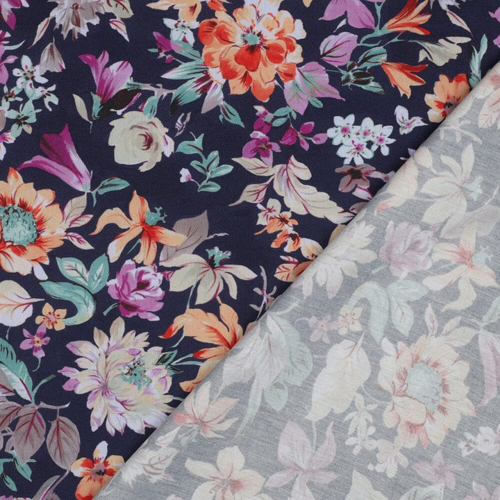 Viskose „Midnight Garden“ – eleganter Blumenprint in Dunkelblau Fadenwunsch 