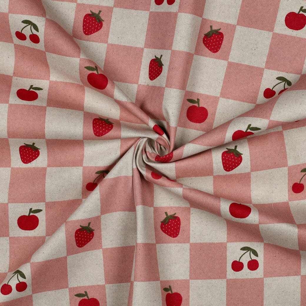 Beschichteter Canvas „Cherry Picnic“ – Karos mit Erdbeeren & Kirschen Fadenwunsch 