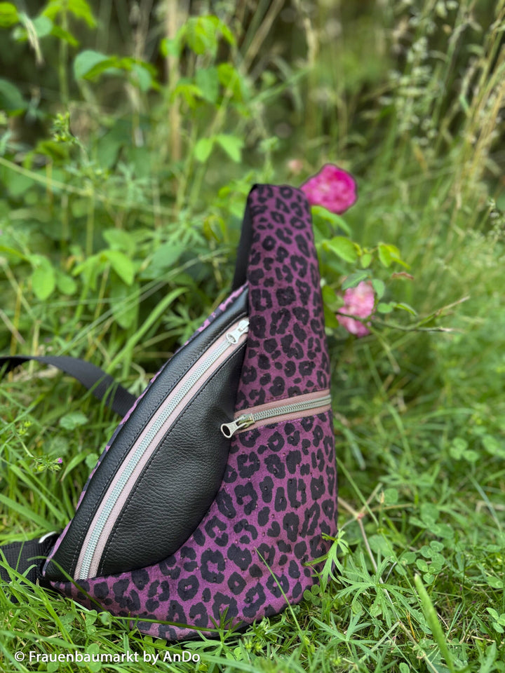 Steppsamt mit Punktprägung Leoprint Purple Fadenwunsch 