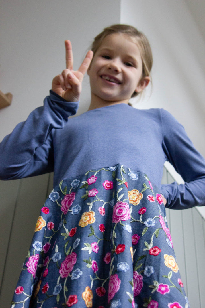 Bestickter Denim „Jasmin“ mit Blumen | Swafing Fadenwunsch 