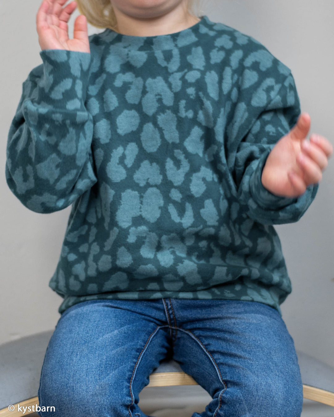 Jacquard-Jersey Emily | „Leo“ – Tiefseeblau/Petrol